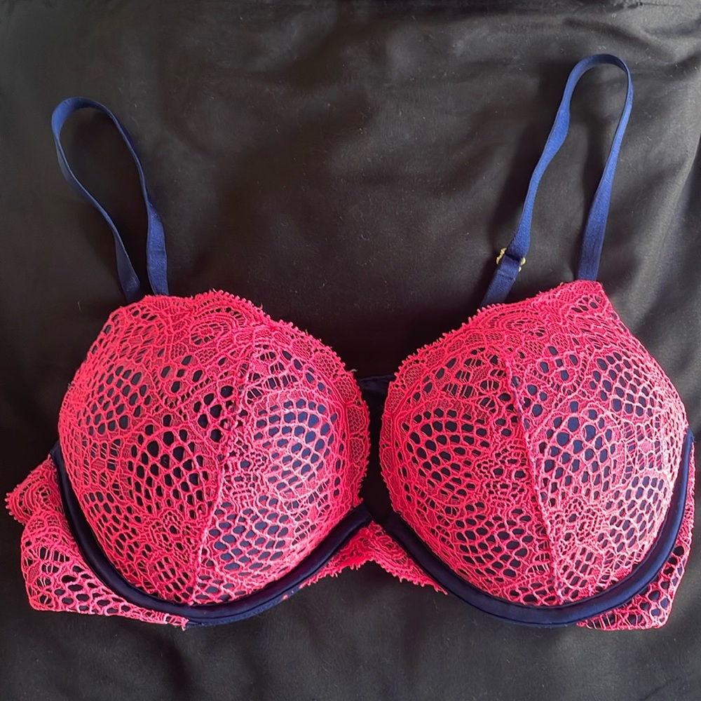 Victoria’s Secret Bombshell push-up bra